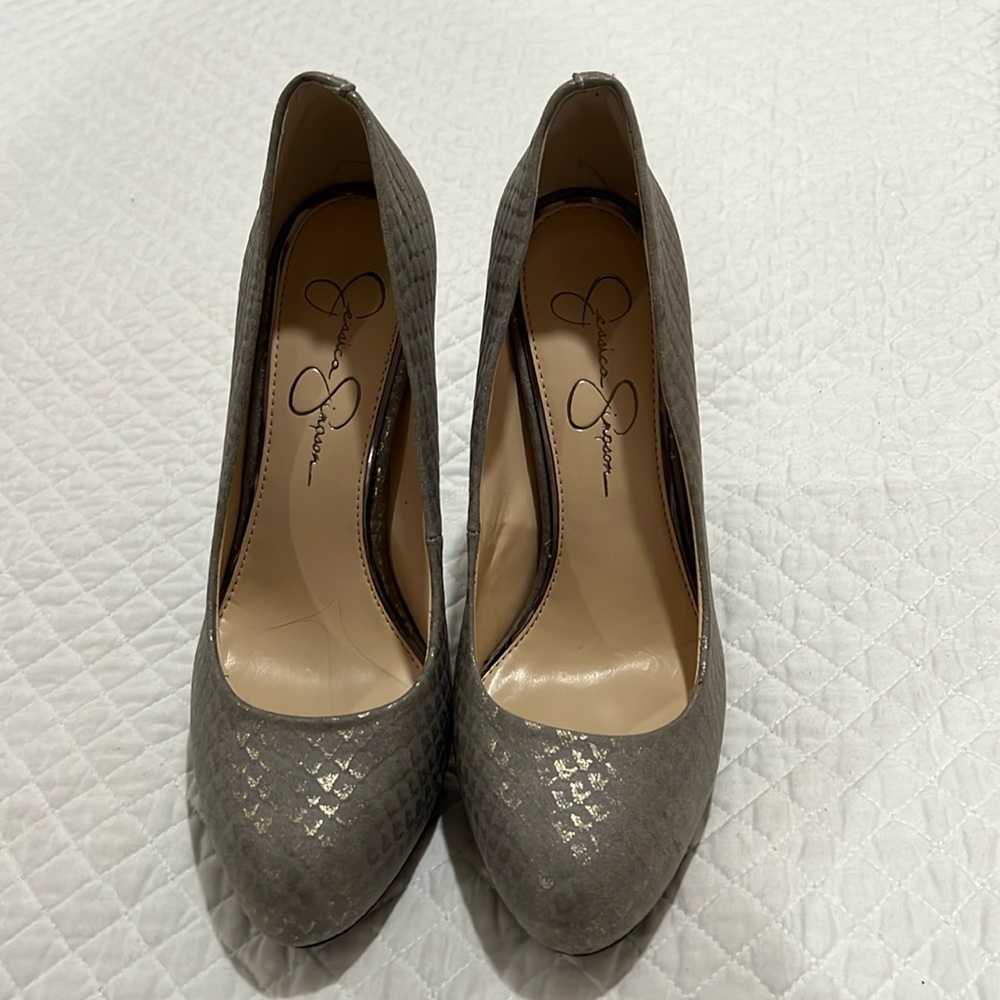 Jessica Simpson Silver Platform Pump Size 9